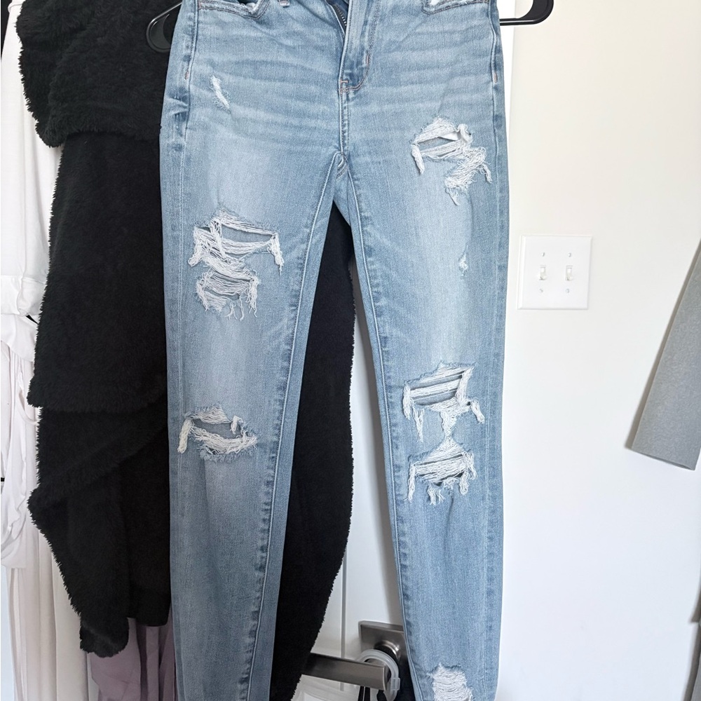American Eagle Outfitters Light Blue Distressed Skinny Jeans